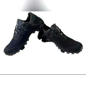 On Cloud Cloudventure 2 Black Women 7 or Men 5.5 Hiking Shoes
